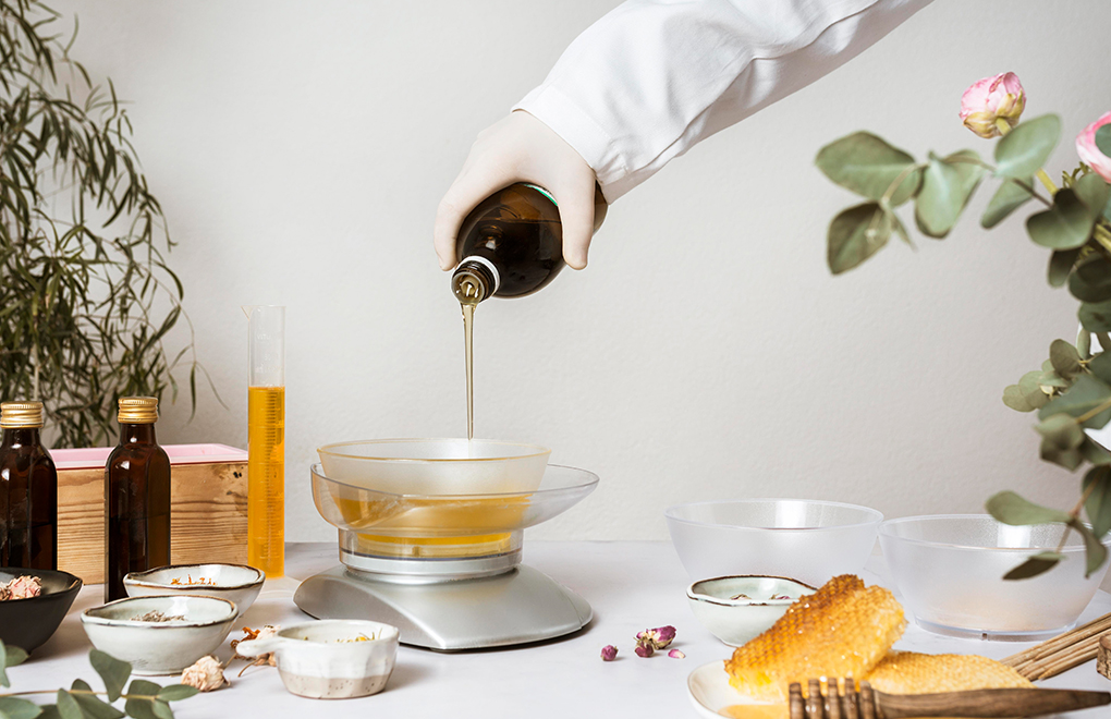 custom hair oil formulation,private label hair oils,oem hair oil manufacturer,salon hair oil brand,b2b hair care solutions,hair oil,hair care