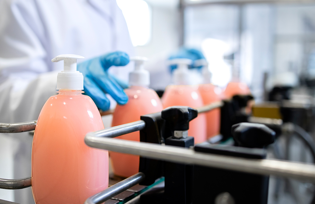 custom shampoo manufacturing,custom shampoo moq,custom shampoo cost,custom shampoo lead time,oem shampoo production,private label vs custom shampoo,custom hair care manufacturing,custom shampoo,private label shampoo